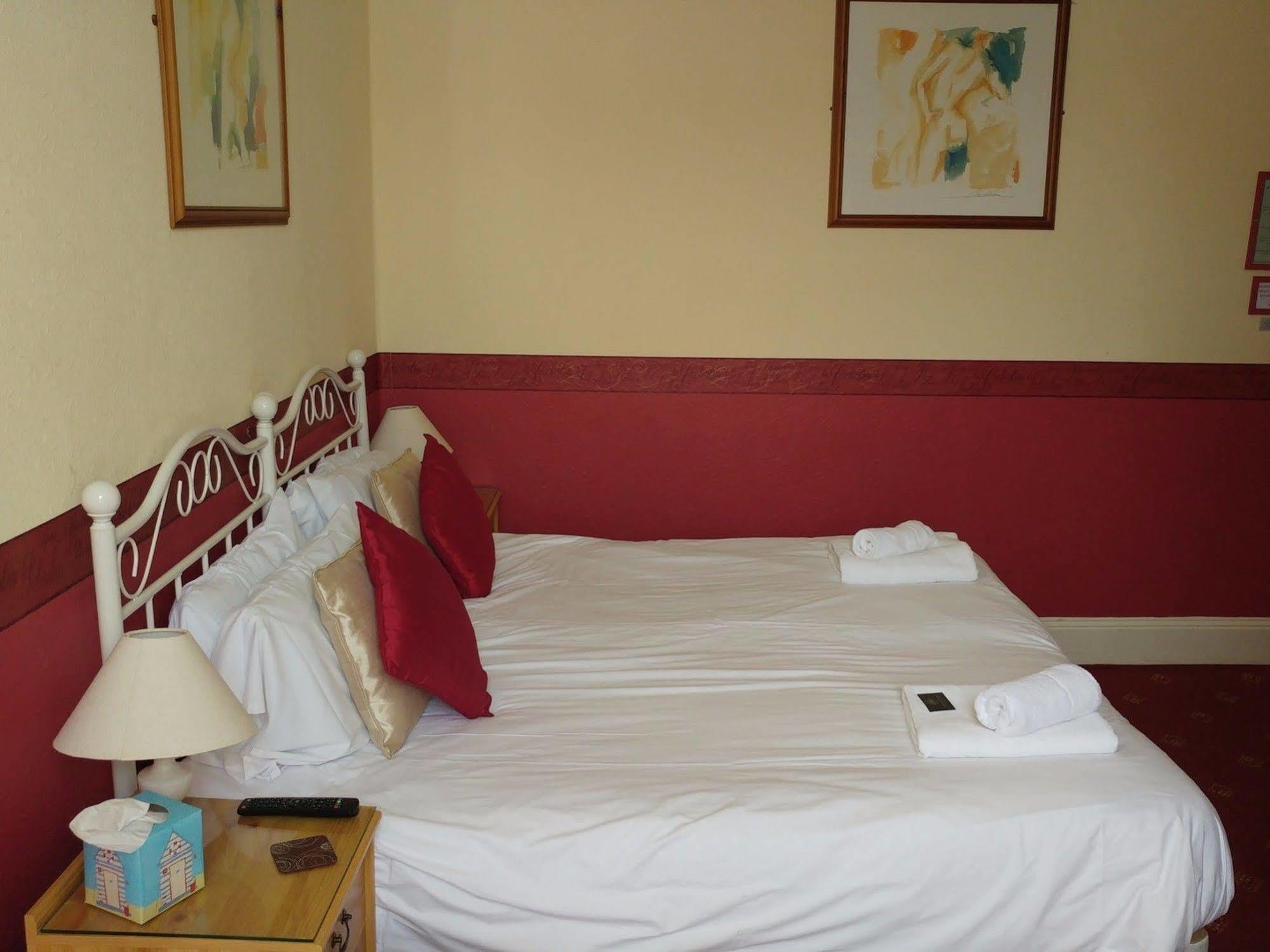 Heathcliff House B&B Exclusively For Adults Free Large Carpark Торкі Екстер'єр фото